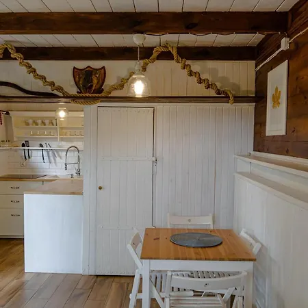 Nad Jeziorem W Karwiku Проживание в семье