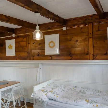 Nad Jeziorem W Karwiku Karwik