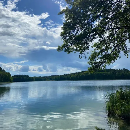 Nad Jeziorem W Karwiku *