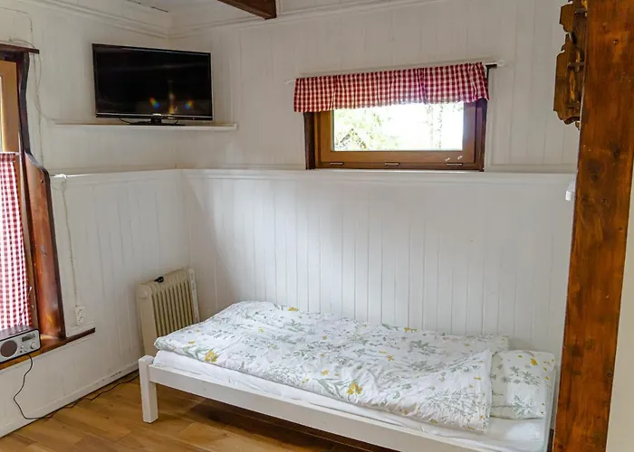 Nad Jeziorem W Karwiku