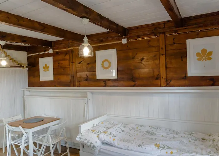 Nad Jeziorem W Karwiku Karwik