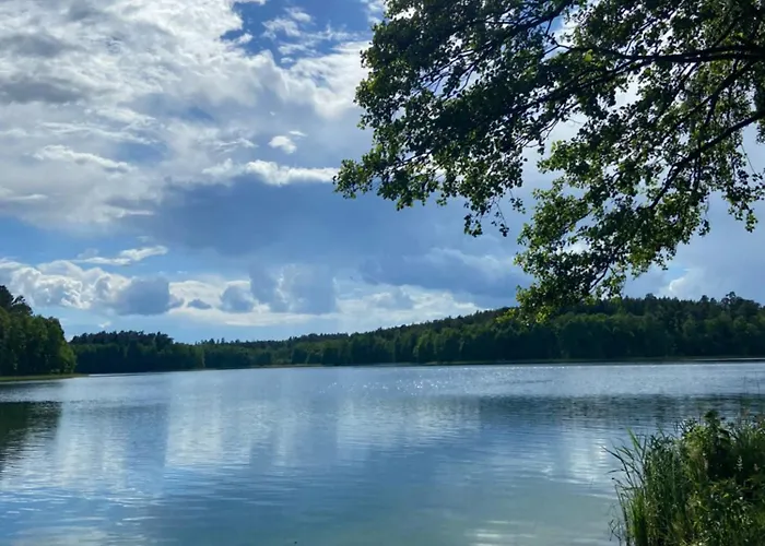 Nad Jeziorem W Karwiku *