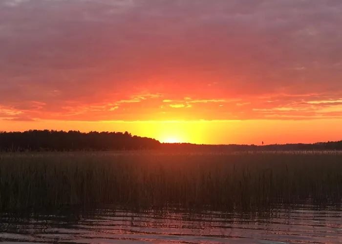 Nad Jeziorem W Karwiku